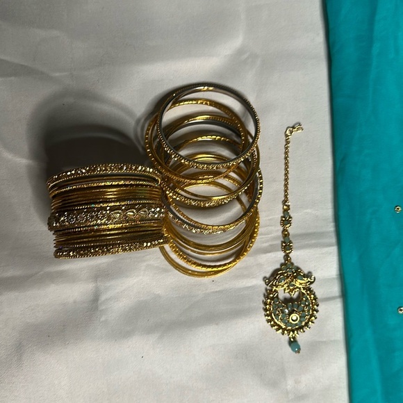 Elegant 2 Piece Sari & Accessories Outfit Turquoise Blue & Gold - Picture 15 of 17